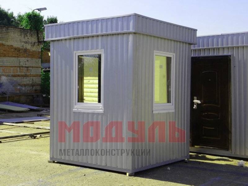 Пост охраны размером 2,4х2,4х2,7м, утепленный, с двумя окнами (A2806)