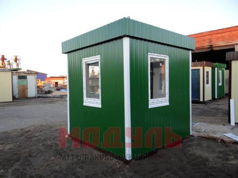 Пост охраны размером 2,4х2,4х2,7 м, утепленный с двумя окнами (A2813)