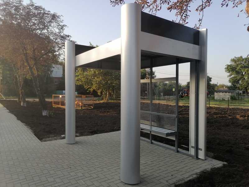 остановочный павильон размером 3000х2400х3000 мм (серебристого цвета)