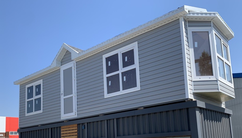 Дачный дом размером 9х3х3 м с кухней и сан. узлом